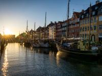 Solnedgang over Nyhavn i København 