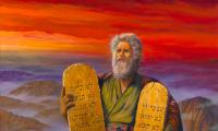 Tegnet portræt af Moses med stentavlerne